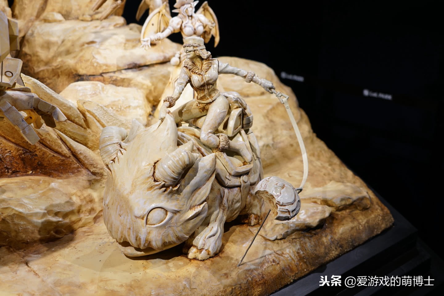 重现经典LCK对战，《英雄联盟》主题公园打卡雕塑创作