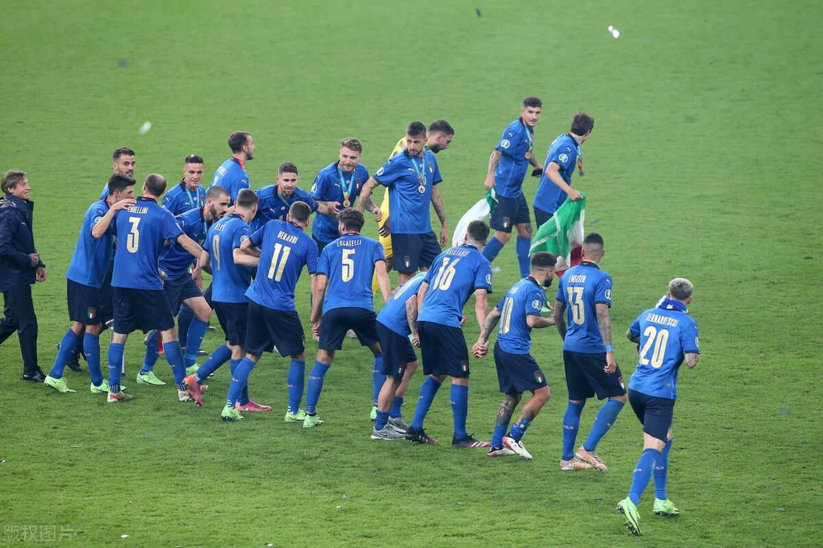 欧洲杯落幕！53年等待，幸运女神眷顾意大利，C罗荣膺金靴