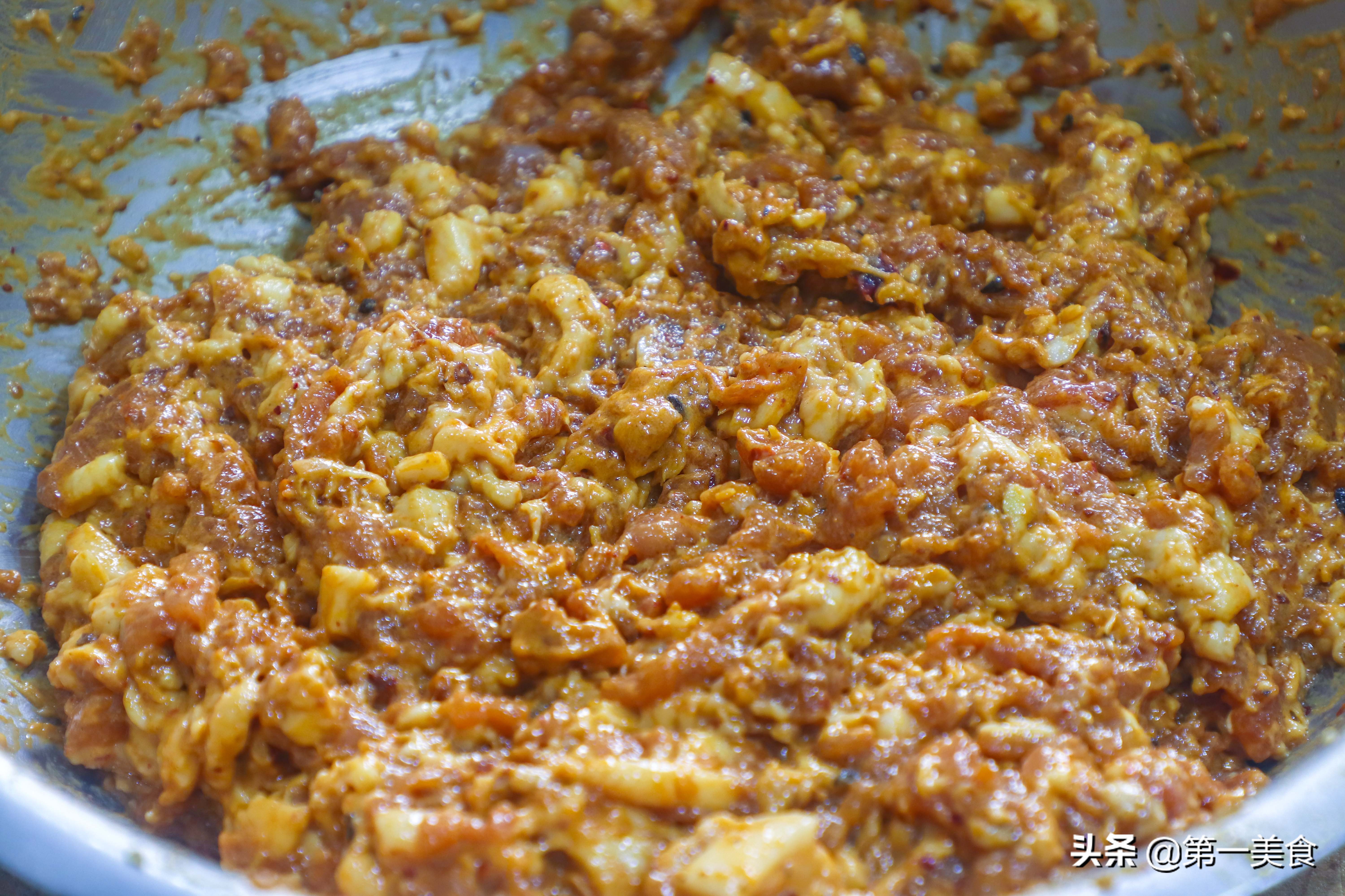 自制香肠的家常做法10斤肉多少盐,自制香肠是煮熟保存还是生的保存