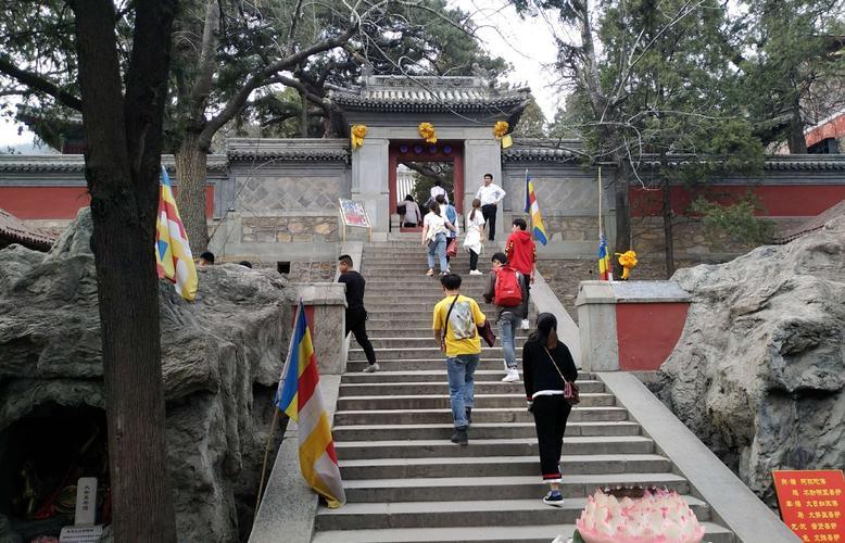 八大处里面的寺庙,著名的寺庙庙门对联