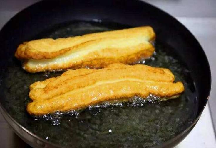 一招炸出蓬松酥脆的油条,早餐店的油条配方蓬松酥脆