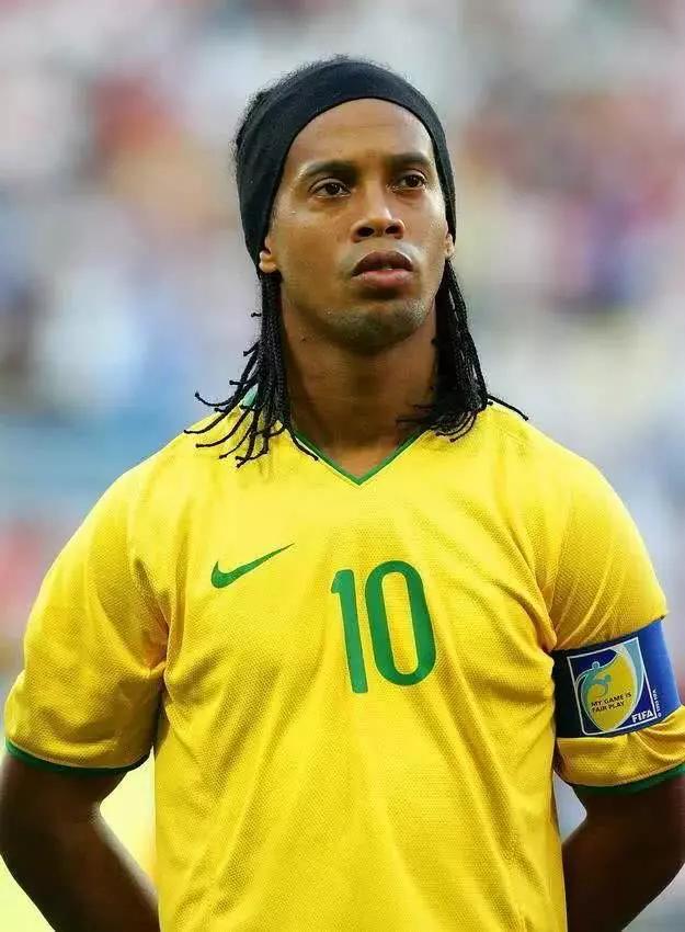 巴西十大足球巨星名单排名,巴西足球巨星内马尔