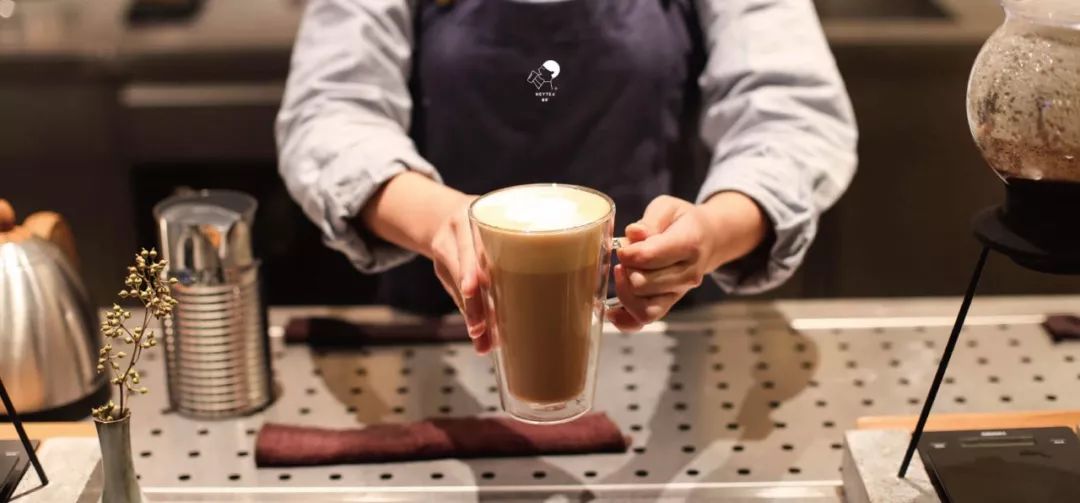 一天喝八杯奶茶会死吗,一天喝杯奶茶会发胖吗