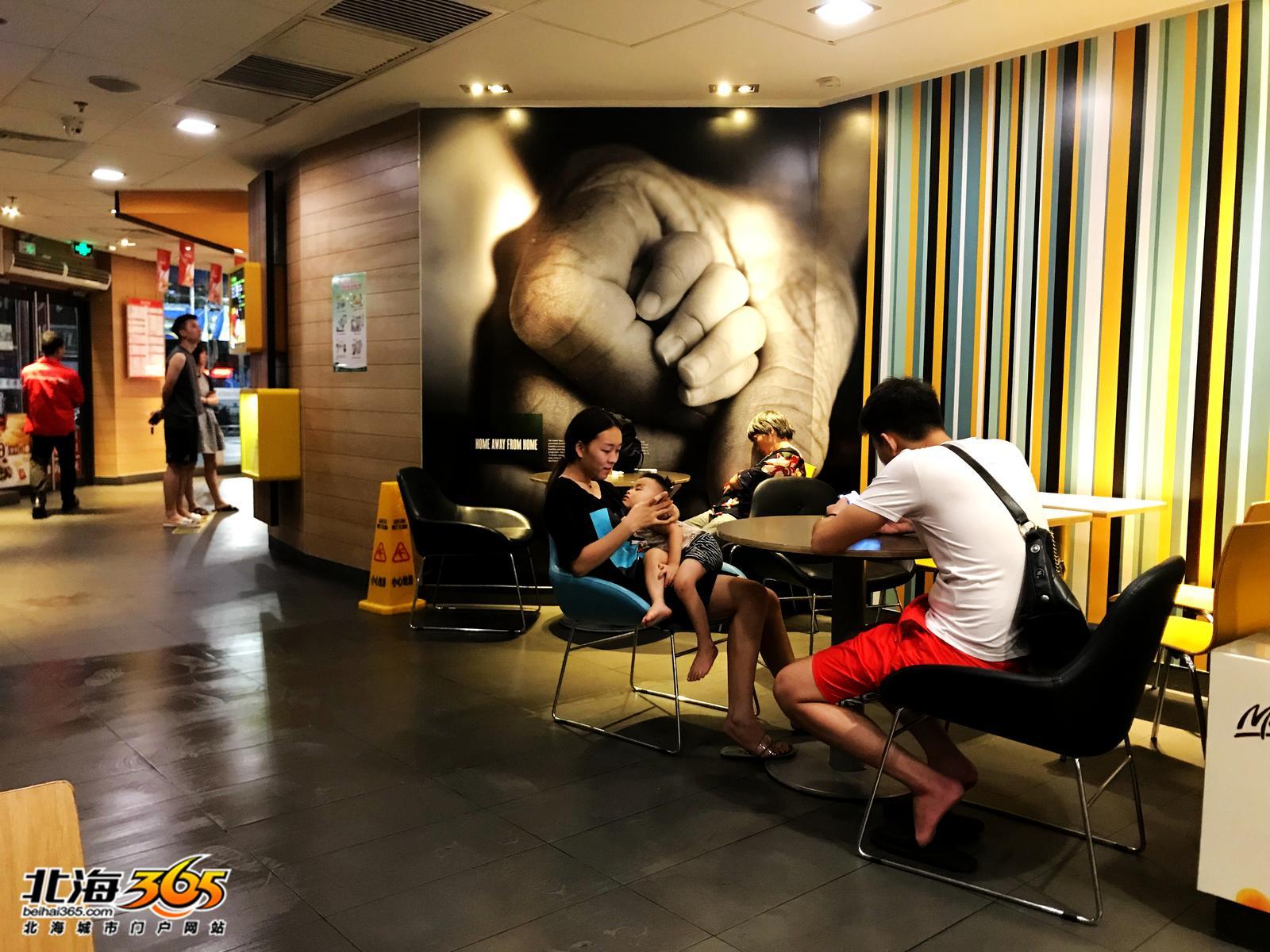 太心酸！深夜我与北海麦当劳“难民”的一次对话