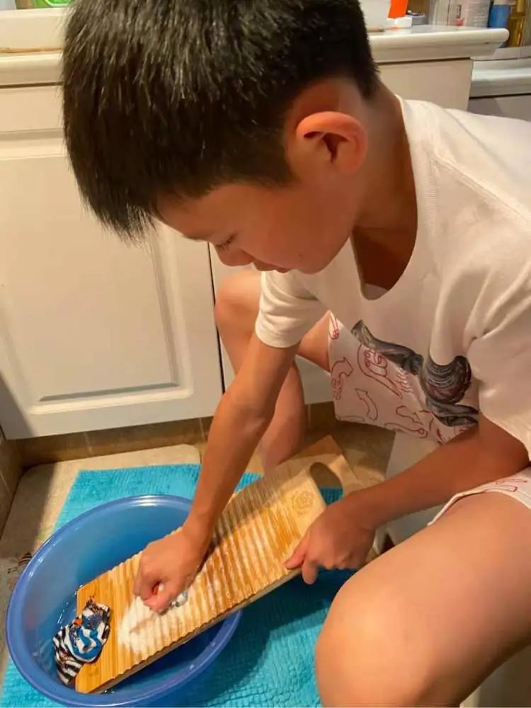 上海这所学校火了!暑假每人发一块搓衣板!连老人看了都惊讶