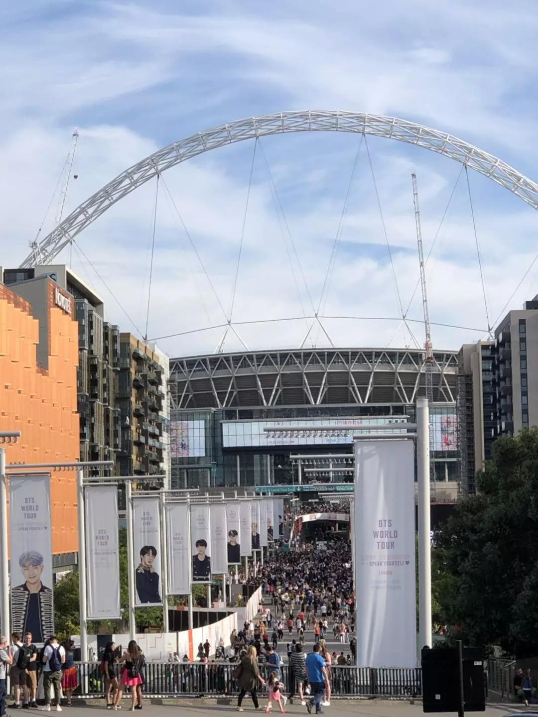 他们征服了这被世人铭记的传奇音乐圣殿，再次创造K-pop新历史