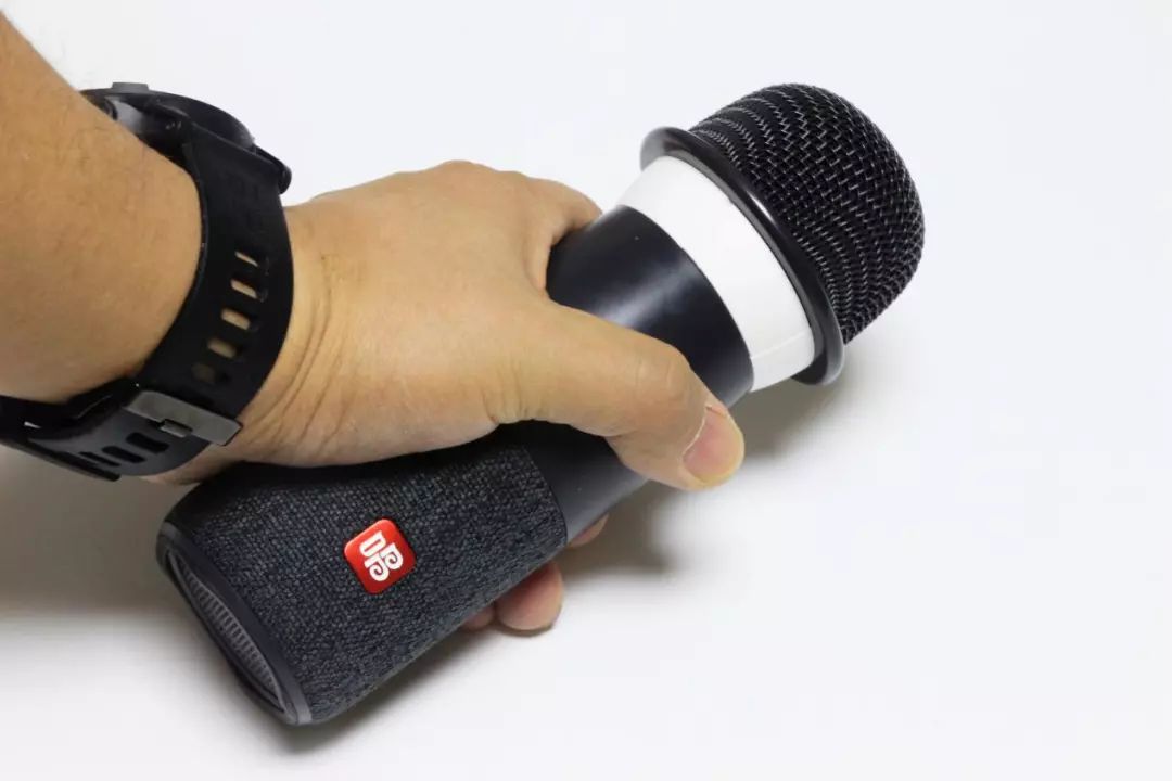 不出门就可以K歌,好嗨哟!唱吧麦克风评测