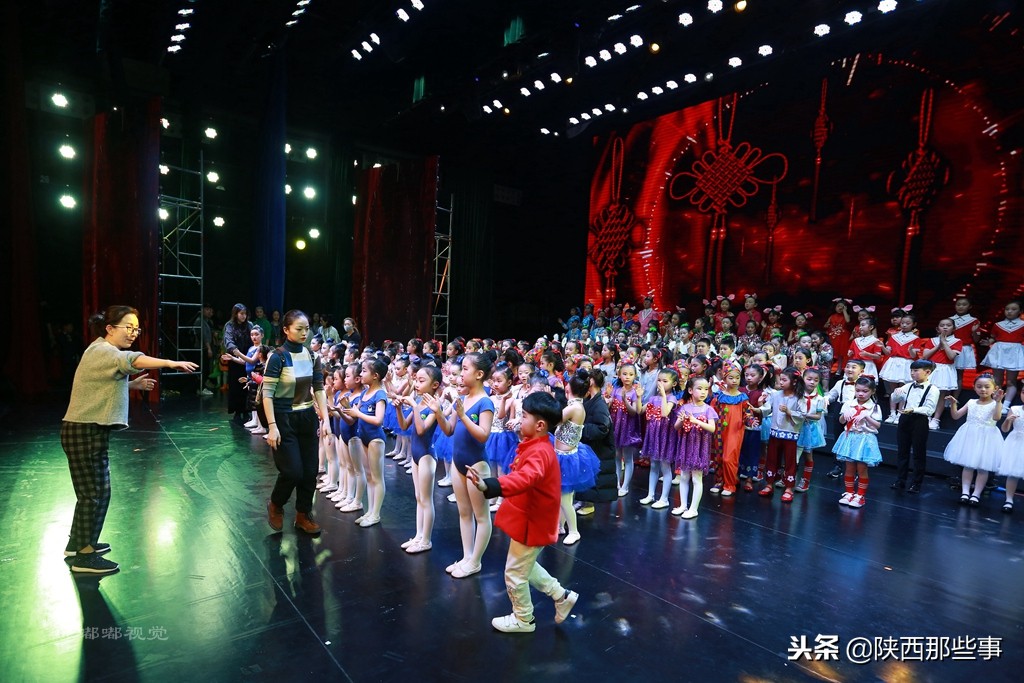 小天鹅艺术团童心向党,陕西省小天鹅艺术团点亮中国梦