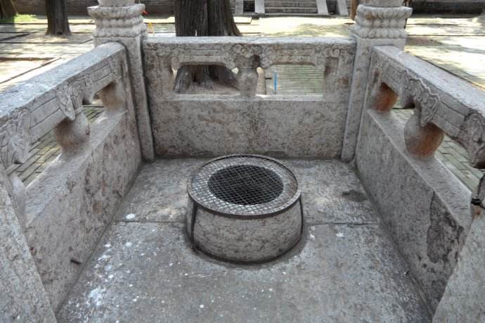 四川有一个井揭开盖就下雨,雅安有口井一打开就下雨