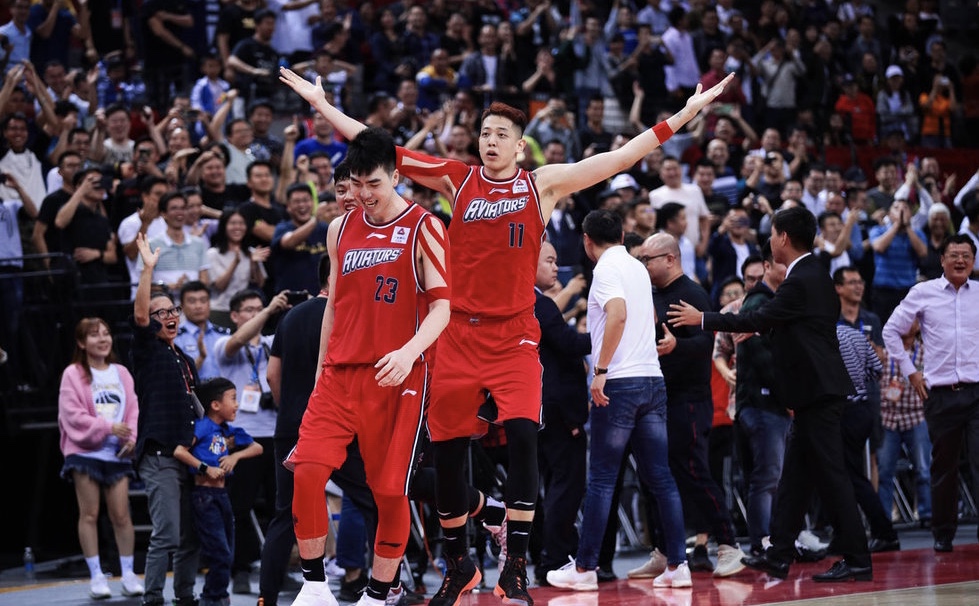 周琦挨骂现场,周琦发球失误被骂视频