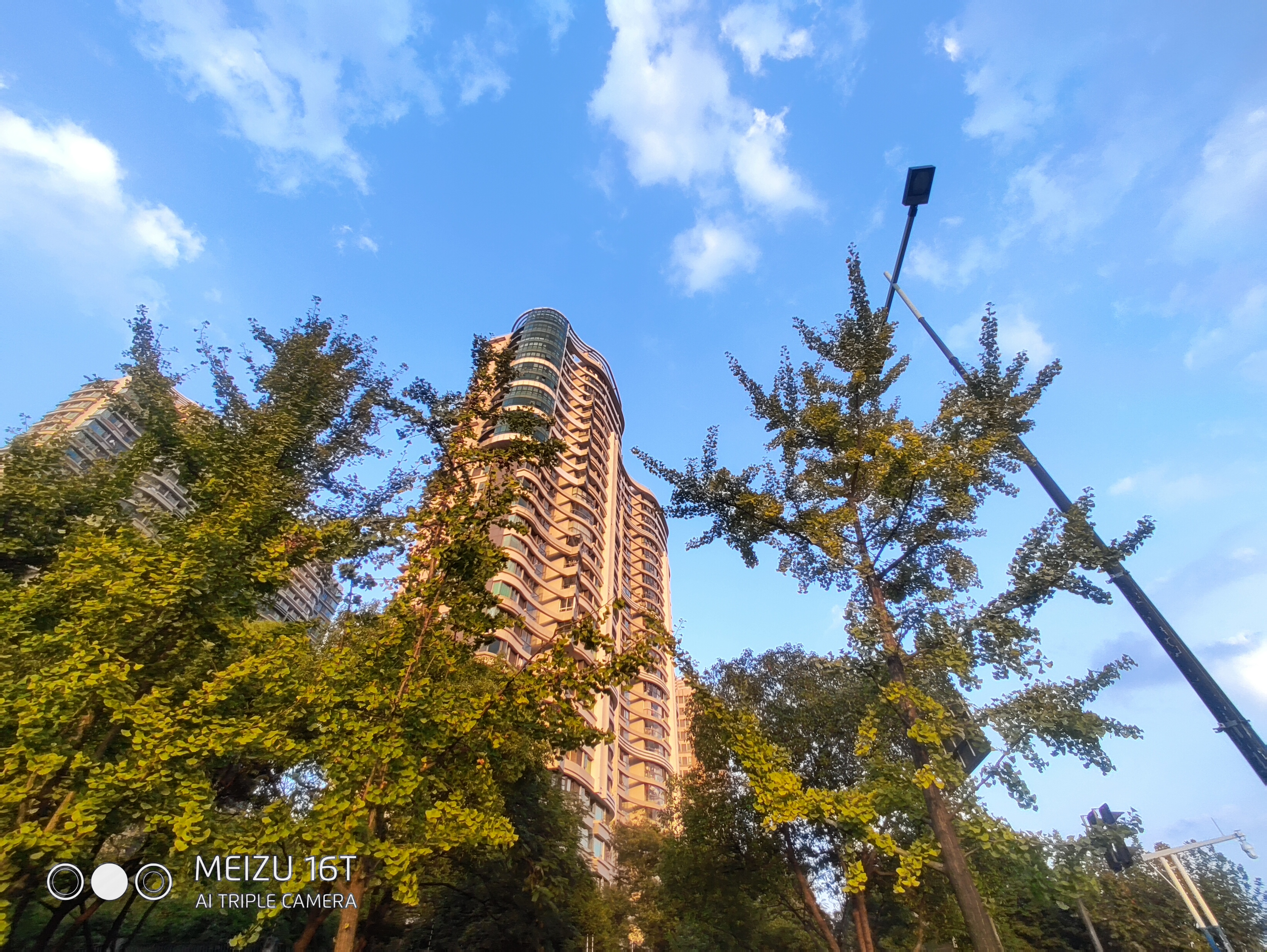 魅族16t大屏旗舰发布,魅族16t拍照效果怎么样