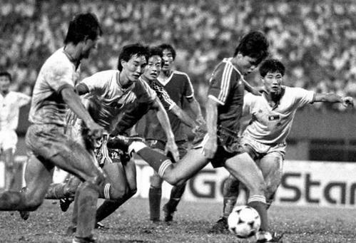 走出去请进来19岁加盟荷兰职业球队中国足坛第一人