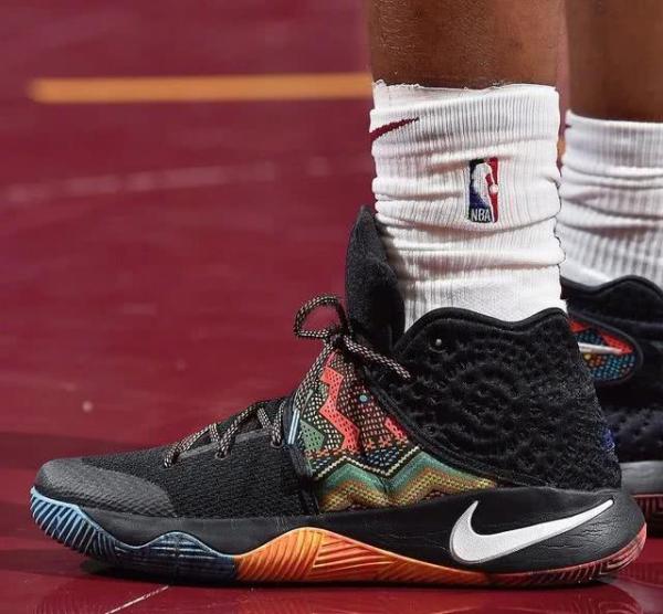 NBA黑人月配色球鞋