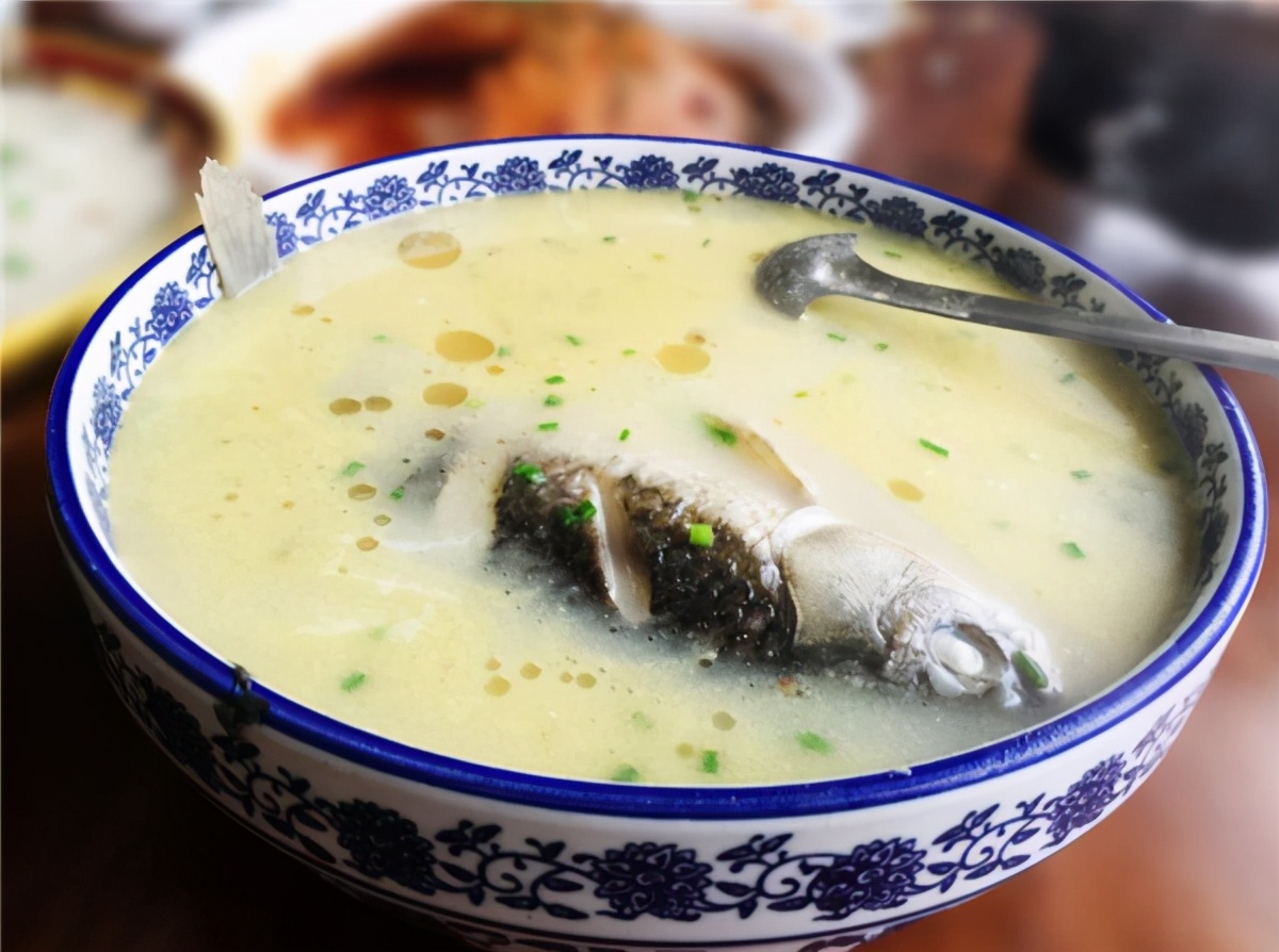 买鲫鱼和鲤鱼有什么区别,买鲫鱼大的好还是小的好