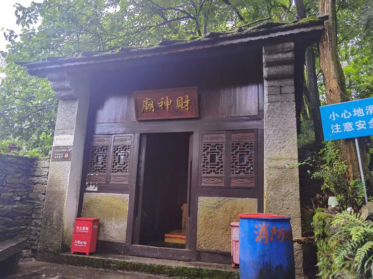 黔南第一山在什么地方,黔南第一山在哪里