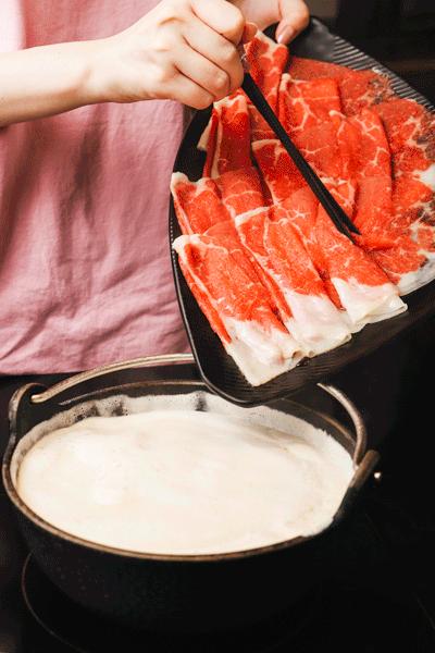 把台式锅物带来魔都，将温暖与美味传递给来到这里的客人