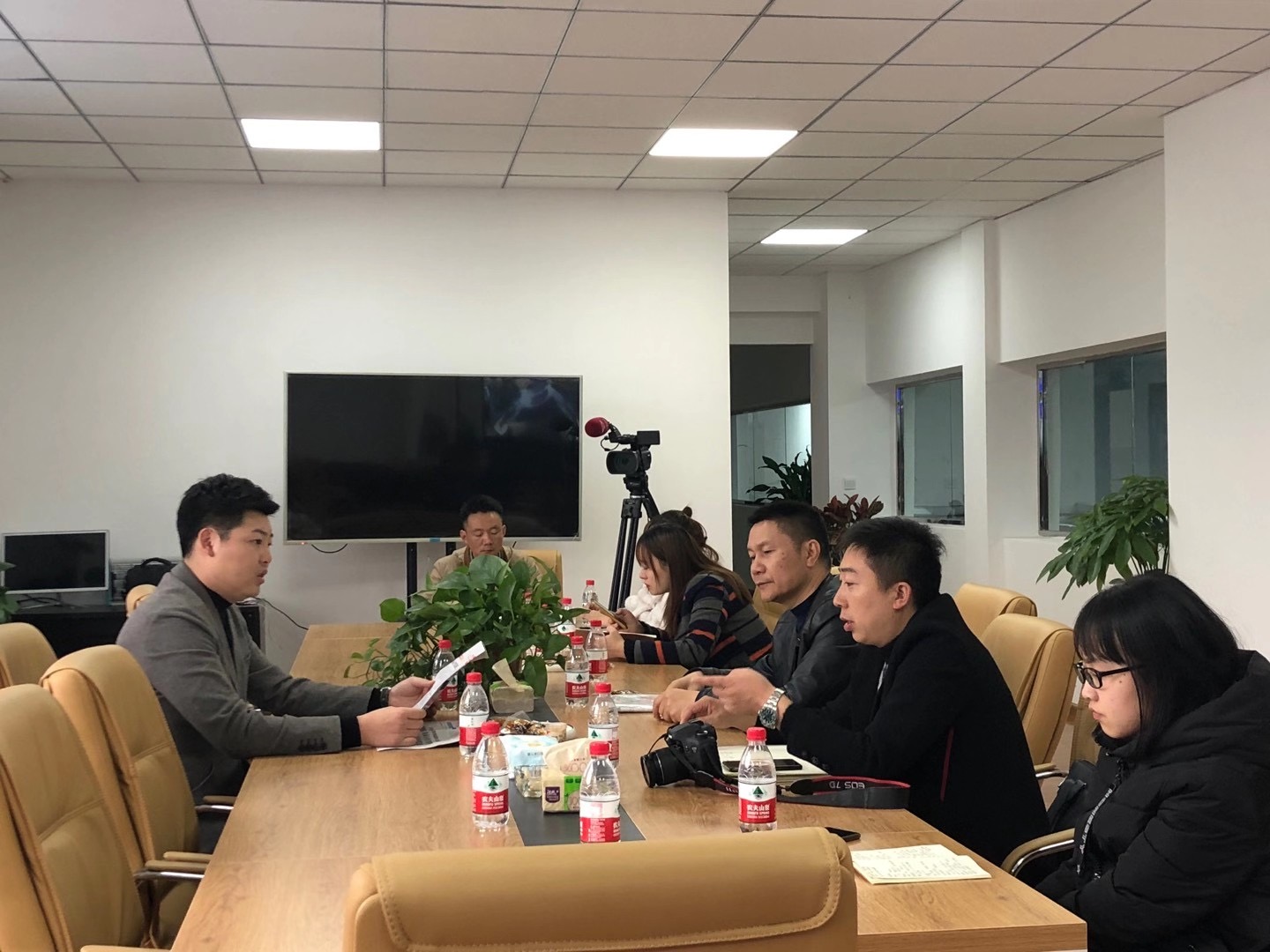 绛犵墰,绛犵墰闆嗗洟涓婂競