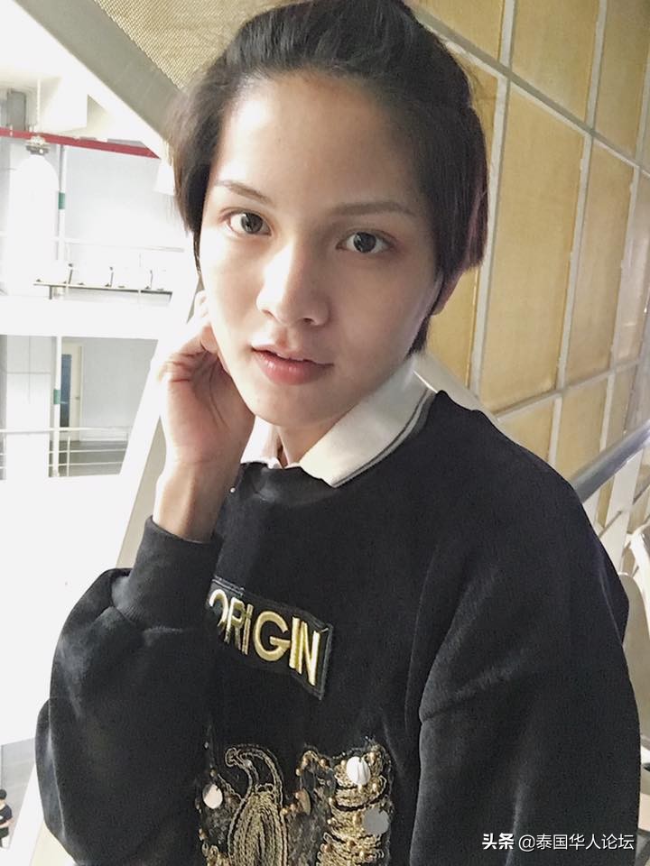 泰国*男美**斥资百万整容变性成美女