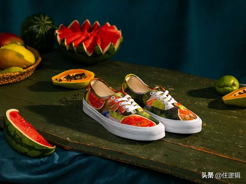 全球设计事件|LV绿了、北京机场方案火了、椅子变身“棺材”...