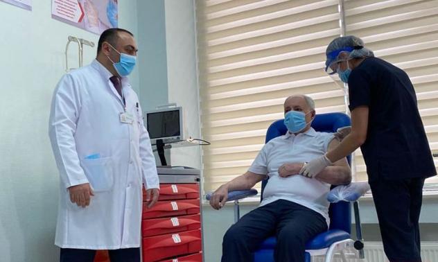 法卫生部长打新冠疫苗意外走红，盘点那些打过新冠疫苗的名人