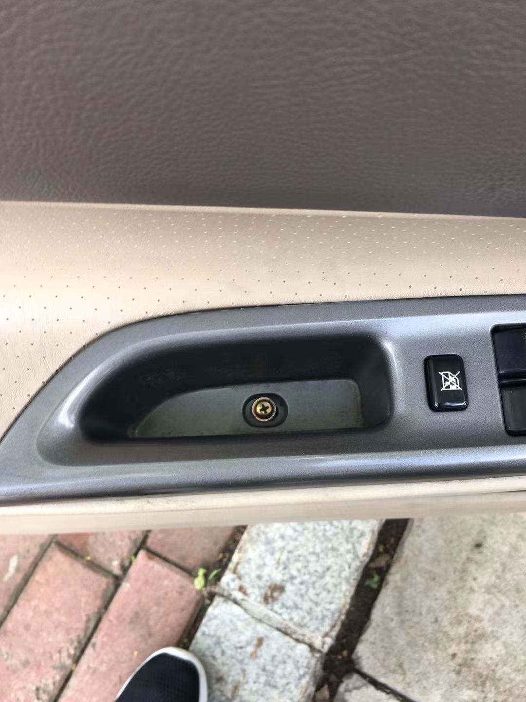 马六主驾驶升降器开关怎么拆,马六右后门玻璃升降器更换