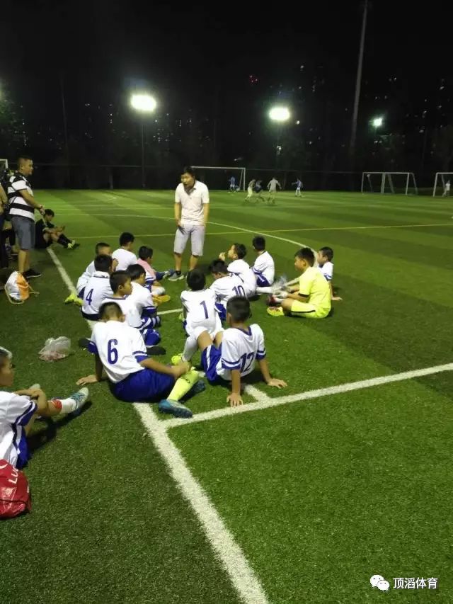 2022国际足坛发生的事,论中国足球的现状与未来论文