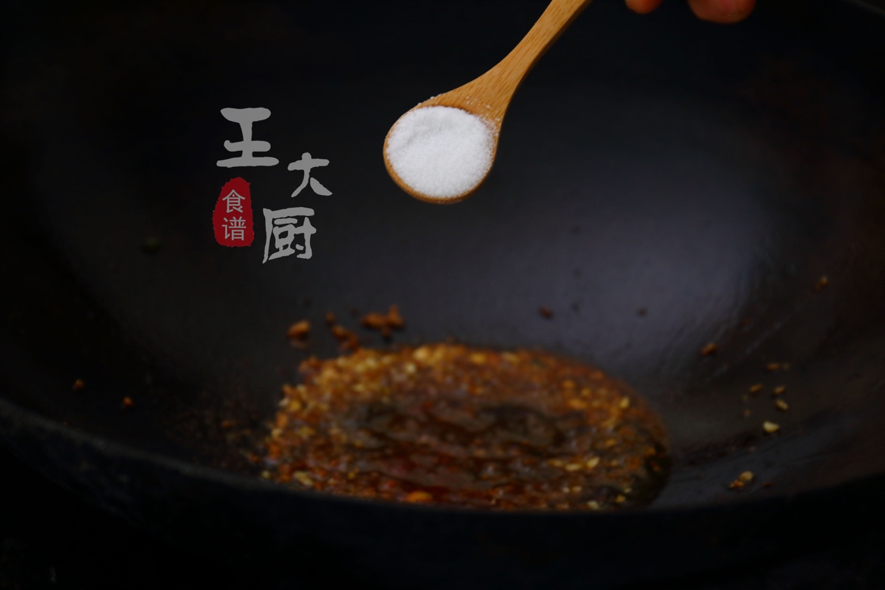 鸡蛋蒜蓉茄子蒸着吃的做法,家庭版蒜泥烤茄子