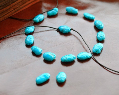 绿松石泡水铁线处开裂,绿松石开裂怎么粘