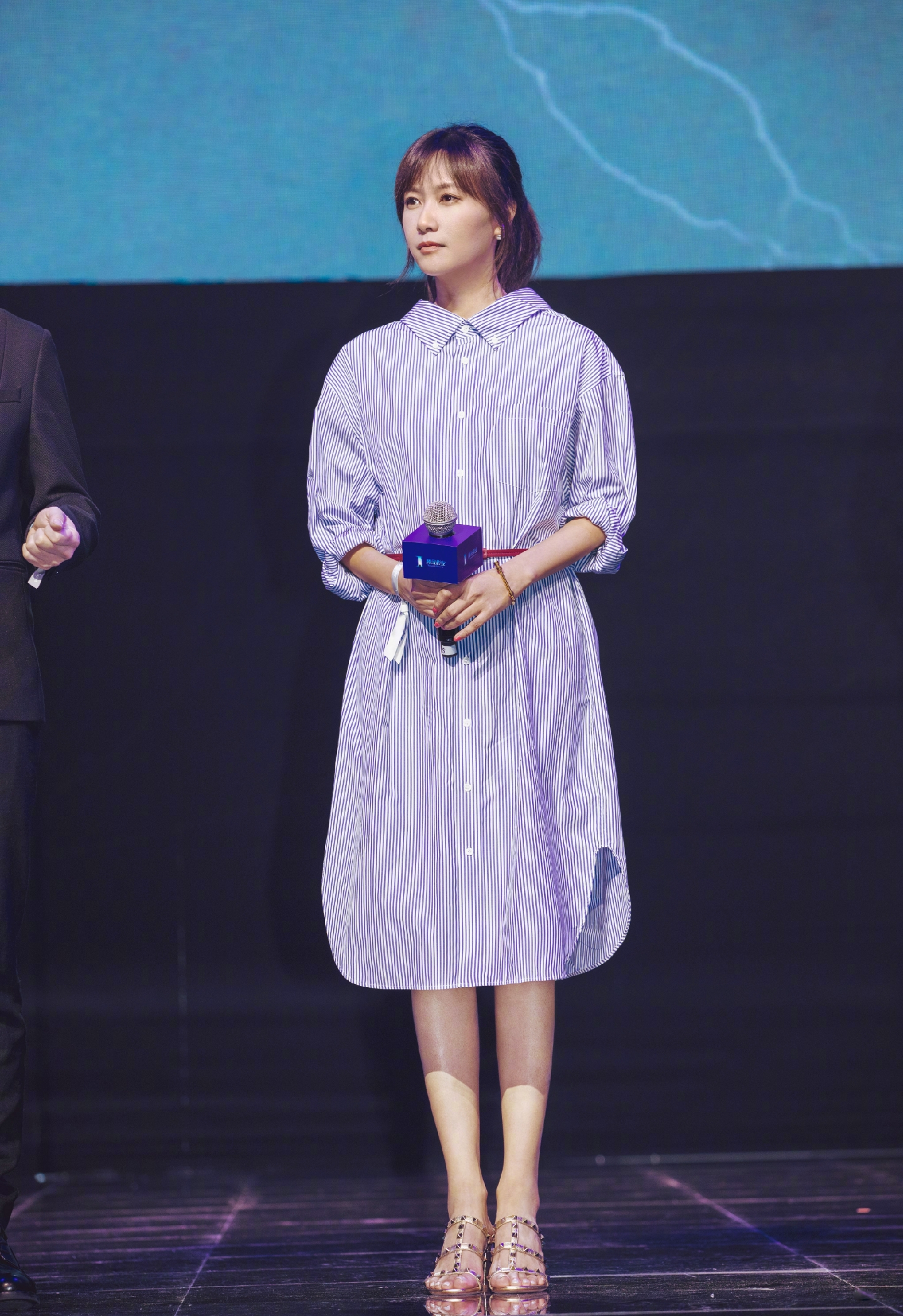 徐静蕾穿乐福鞋,徐静蕾长筒靴搭配