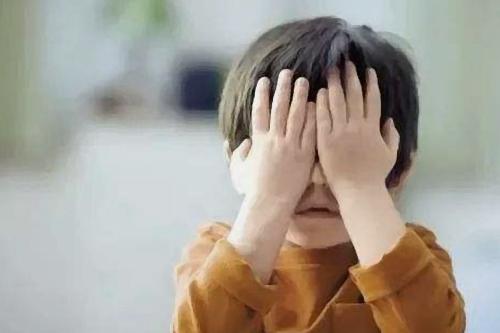 孩子摔到头血肿嗜睡,小孩摔倒头皮血肿严重吗