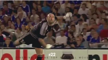 梅西和c罗经典射门对比,梅西和c罗关键时刻数据对比