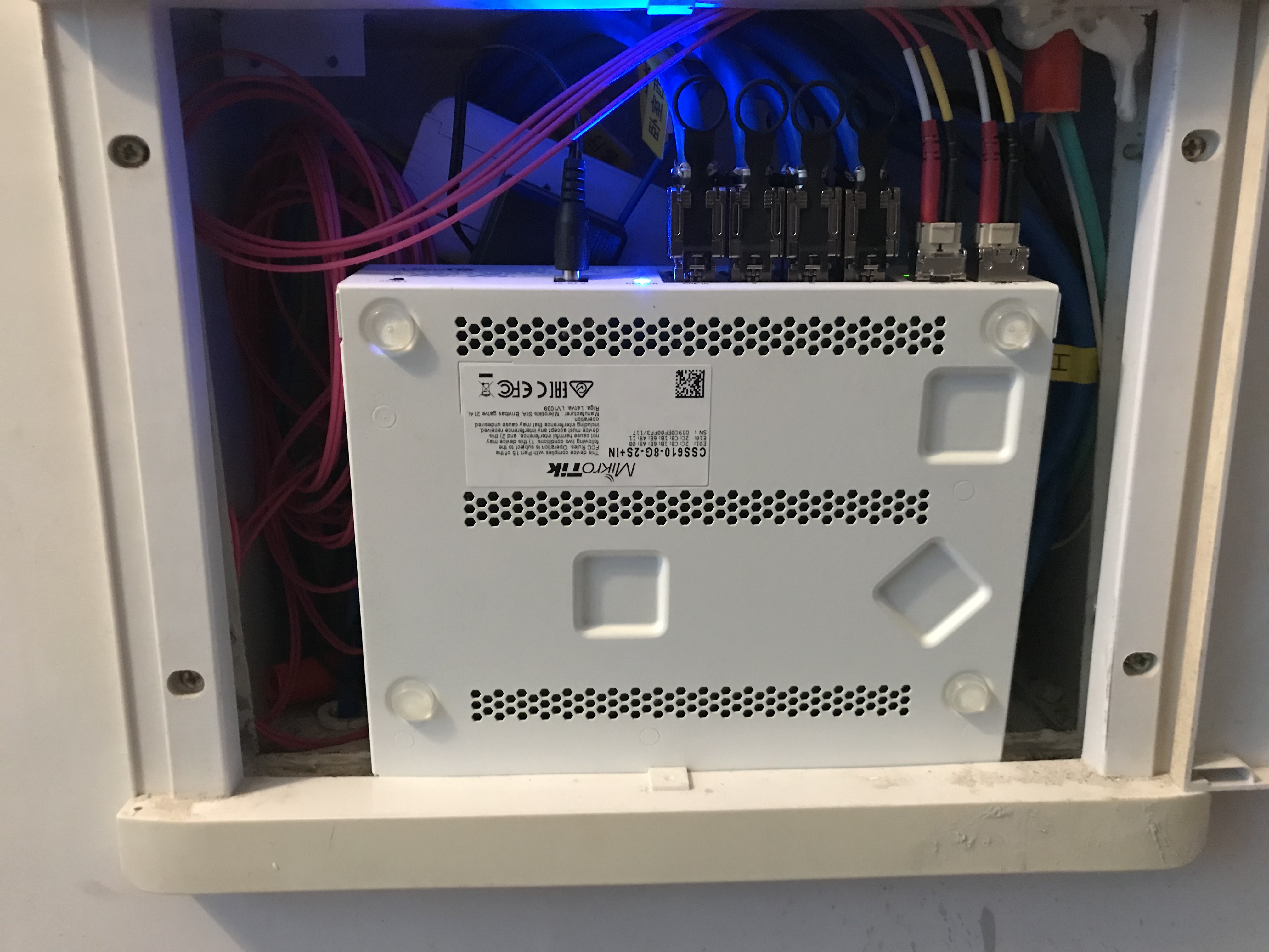 入户宽带怎么配置交换机和路由器,宽带入户光纤是交换机吗