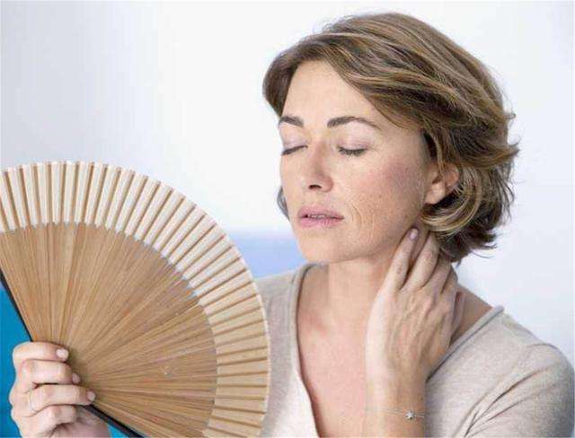 女人更年期什么时候会绝经,女性绝经前是更年期开始吗