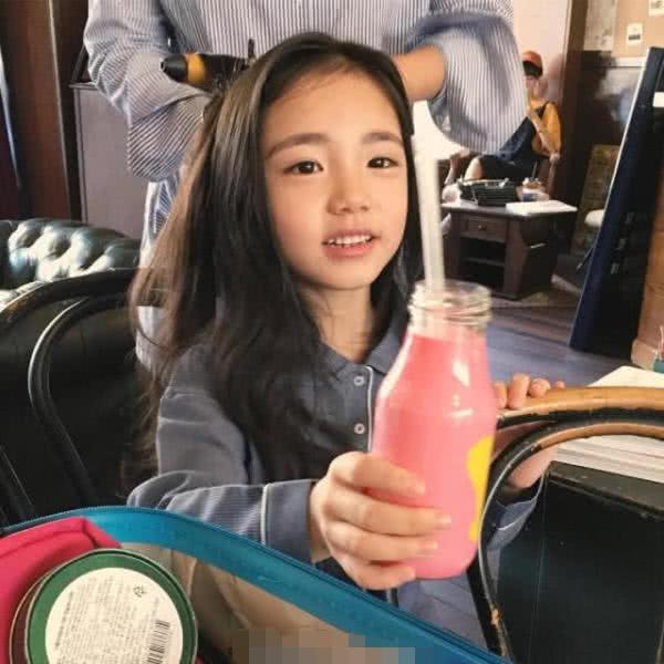 童模为什么都长那么好看,被啃的小孩