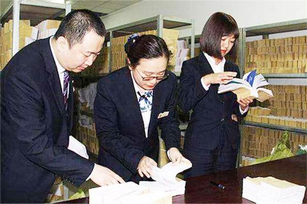 30年前的中专生现在过得怎么样,30年前中专和本科哪个好