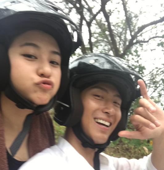 曝何超莲和窦骁,何超莲与窦骁雪山玩摔跤