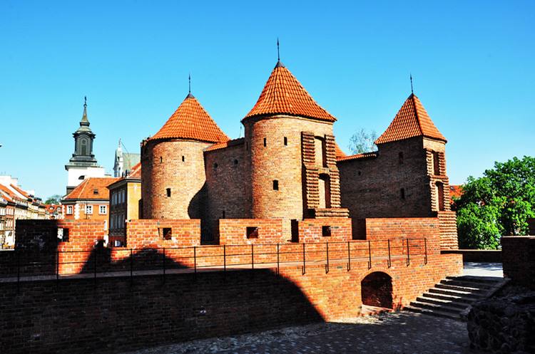 二战中的波兰为什么会被德苏侵占,波兰二战前是怎么惹上四个邻国的