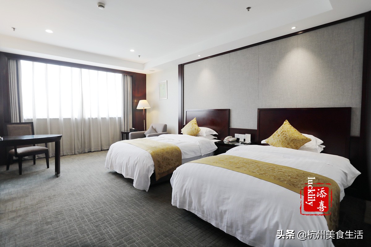 镇江美食三茅宫地锅鸡,镇江美食推荐锅盖面