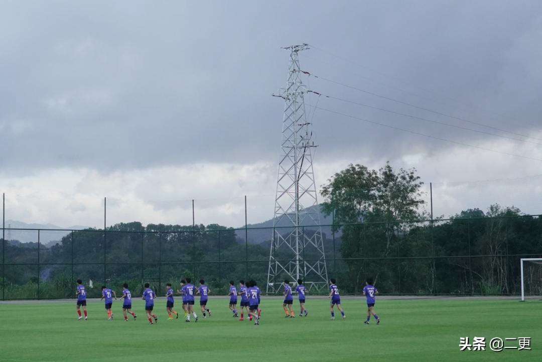 不要小看每个踢足球的女孩,踢足球的女孩有出息吗