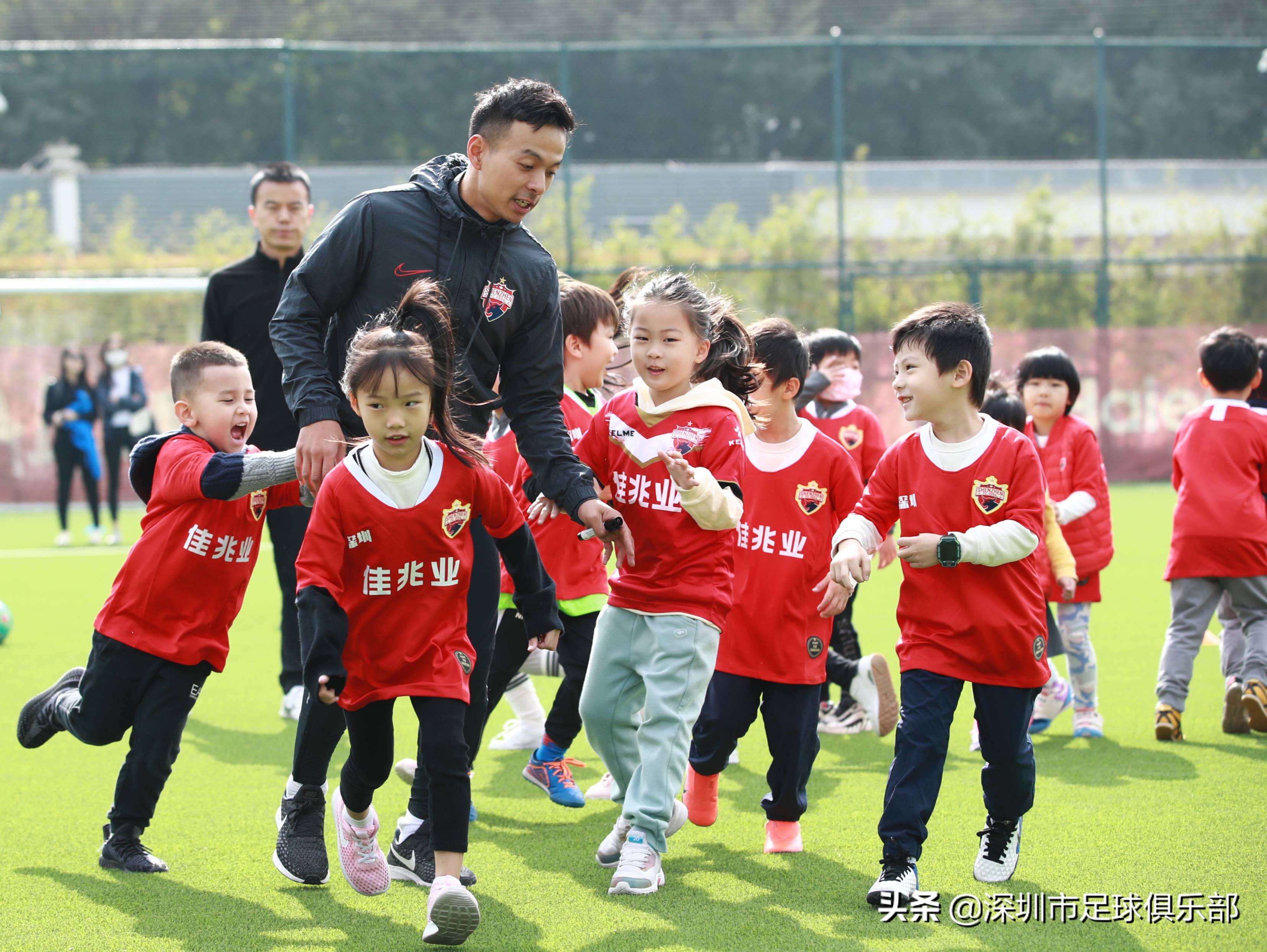 深圳佳兆业足球培训,深圳宝安区少儿足球体验课
