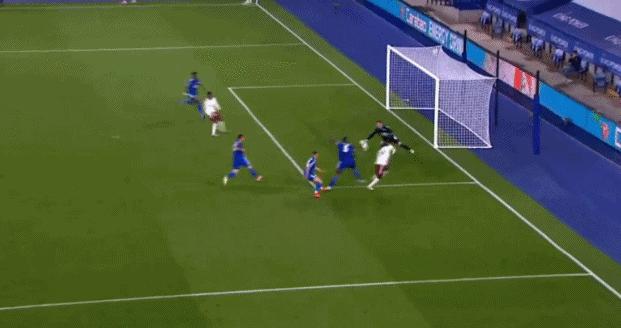 2-0！英超6.4亿劲旅淘汰强敌，4500万球星造神奇乌龙球