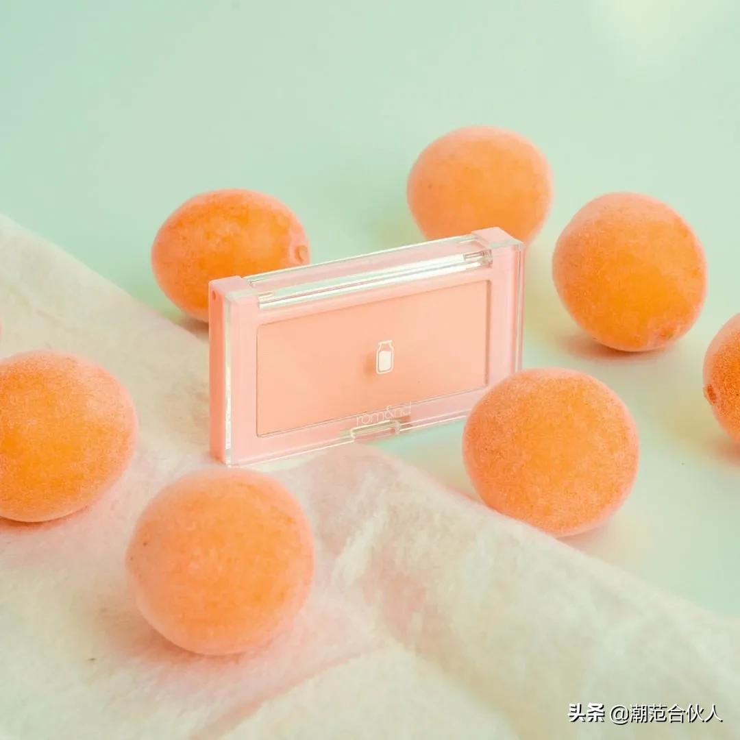 李佳琦omg这个产品也太好用了吧,李佳琦被称为美妆界的代名词