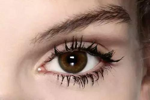 吴谨言迪丽热巴对比惨烈,热巴年纪更小却因这个bug显老10岁?