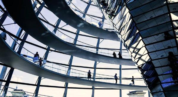 学海底捞的服务做长租公寓，就能提高产品溢价了吗？