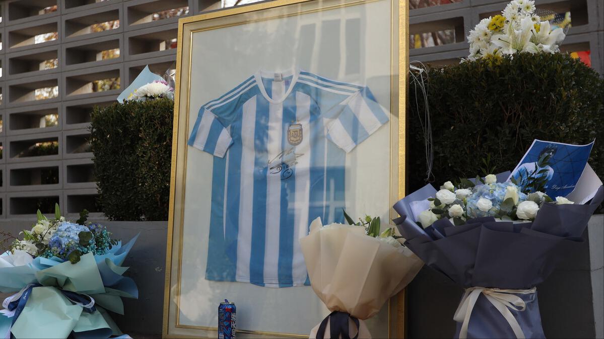 马拉多纳当教练惹争议,球王马拉多纳的传奇一生