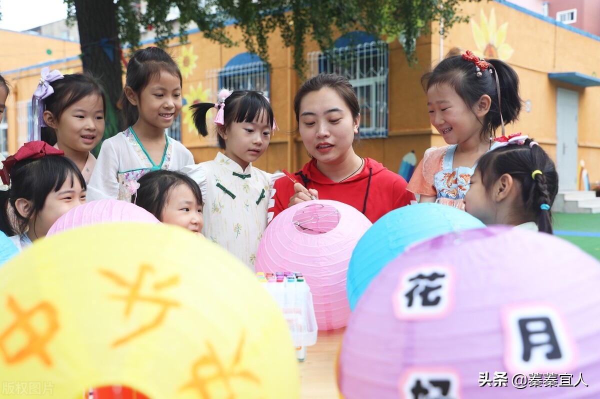 小孩死活不上幼儿园怎么办,孩子天天哭闹死活不愿意去幼儿园