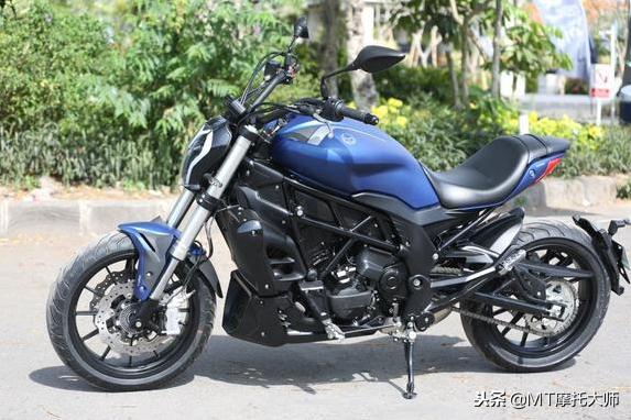 这款车售价39800元，配备鲍鱼卡钳，被称为国产大魔鬼，极速170km