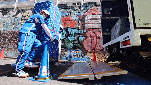 “变态”到极致的日本人,连搬家都不放过,网友拍下全过程!