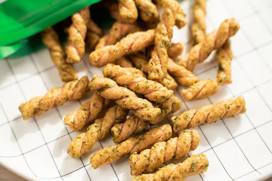 被薇娅直播间榨干零食预算后，写出了这篇测评报告（上）