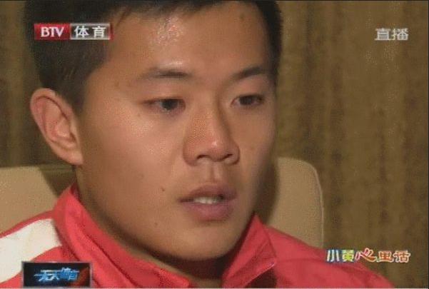 背叛誓言被泼可乐失去理智与球迷对骂，黄博文一错再错还是？